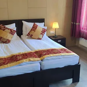 Hotel Sun-house Pension&restaurant -parkingfree-, Prag