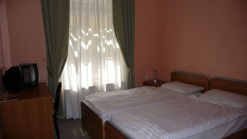 Pension City Center & L'Opera Prag 2*,