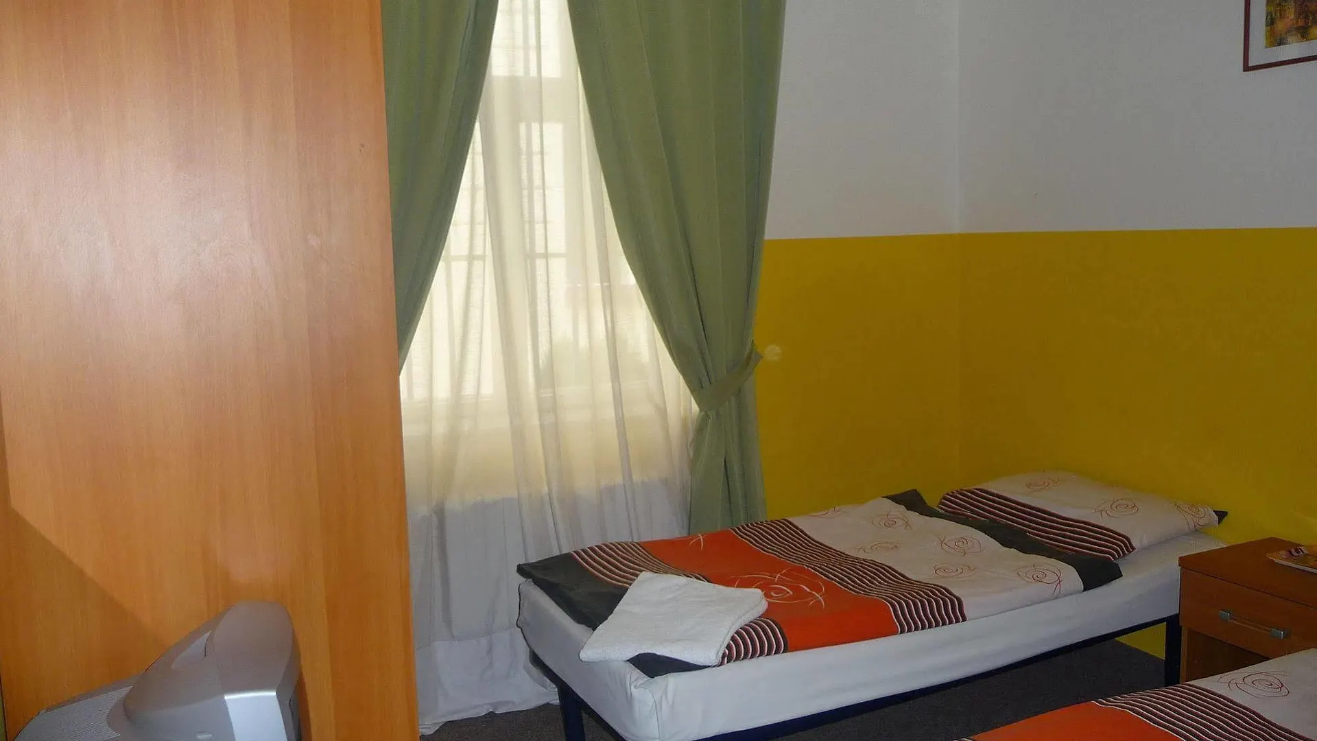 Pension City Center & L'Opera Prag 2*,  Tjeckien